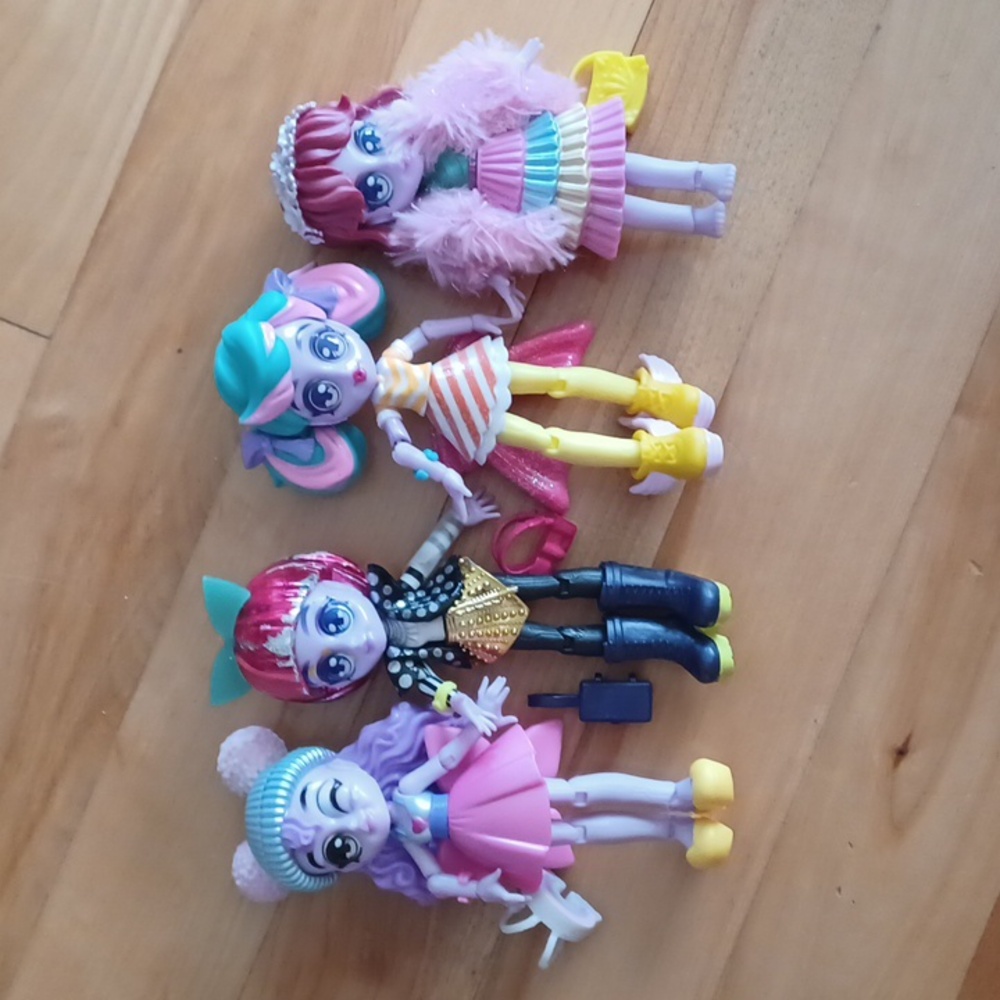 SET of 4 dolls Capsule Chix